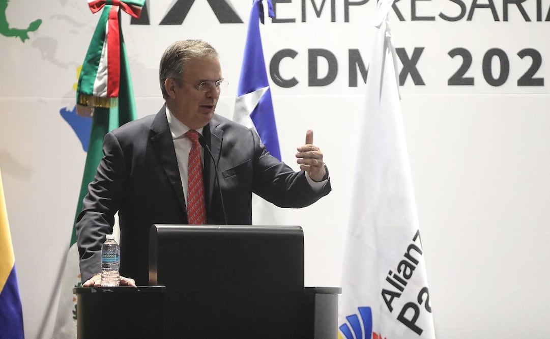 El canciller mexicano durante la 9° cumbre empresarial realizada en la Ciudad de México. Foto: EFE