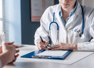 ¡Inflación médica por los cielos! Será más caro ir a un doctor particular en 2025, según encuesta