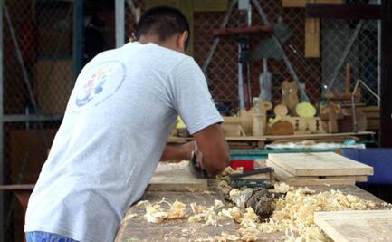 Jóvenes construyen el futuro... y también su changarro