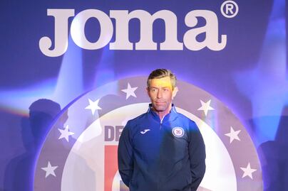 Pedro Caixinha le desea lo mejor a Walter Montoya