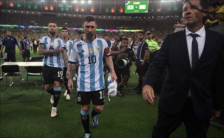 Argentina se retira de la cancha tras una pelea generalizada en las gradas del Maracaná