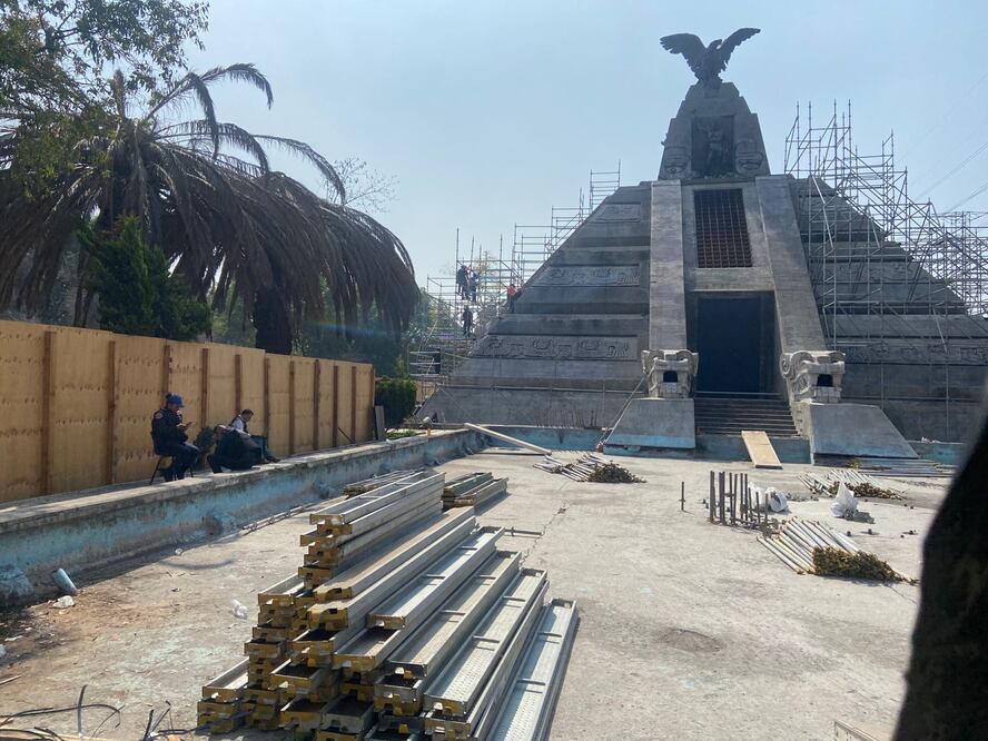 La mañana de este viernes 24 de enero, comenzaron los trabajos de remodelación del Monumento a la Raza, en la CDMX. (Foto: Juan Carlos Williams/ EL UNIVERSAL)