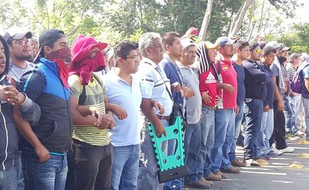 Maestros mantienen protesta en aeropuerto de Oaxaca