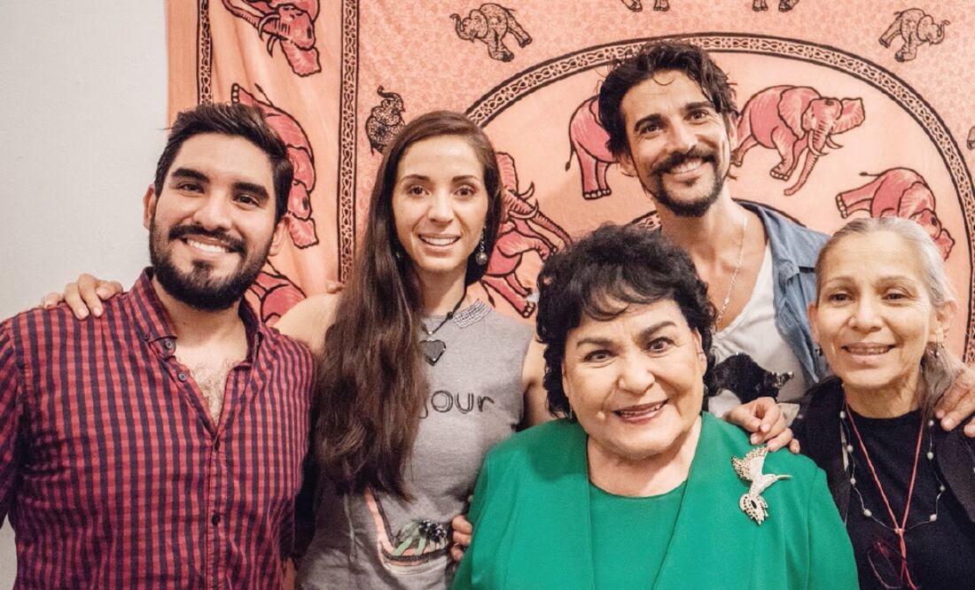 Claudia Cervantes (de gris) es una de las protagonistas. (CORTESÍA)