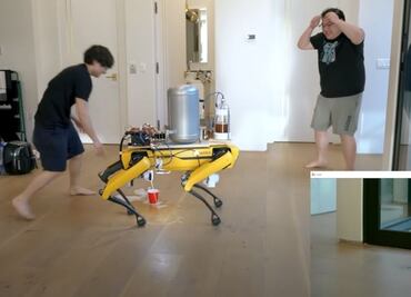 El perro robot que orina cerveza