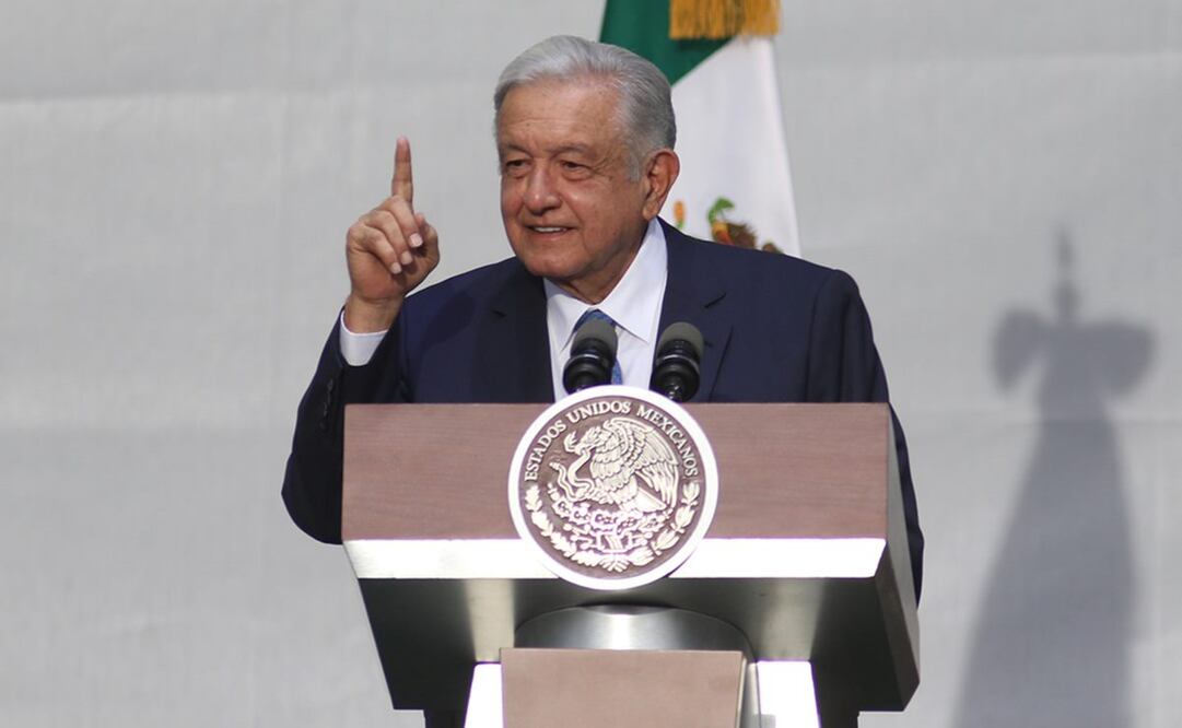 AMLO ofreciendo discurso en el Zócalo por los cinco años de su victoria electoral. Foto: Carlos Mejía/ EL UNIVERSAL