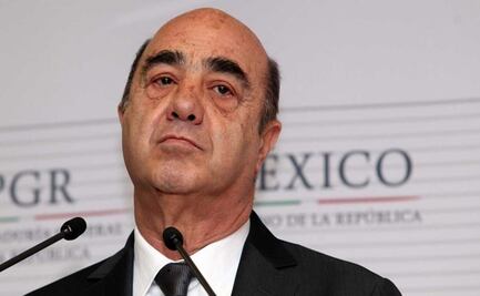 Sereno, pensativo y cabizbajo, así luce Murillo Karam en su audiencia