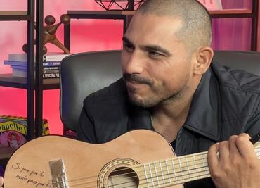 Espinoza Paz rompe en llanto durante la entrevista con Yordi Rosado