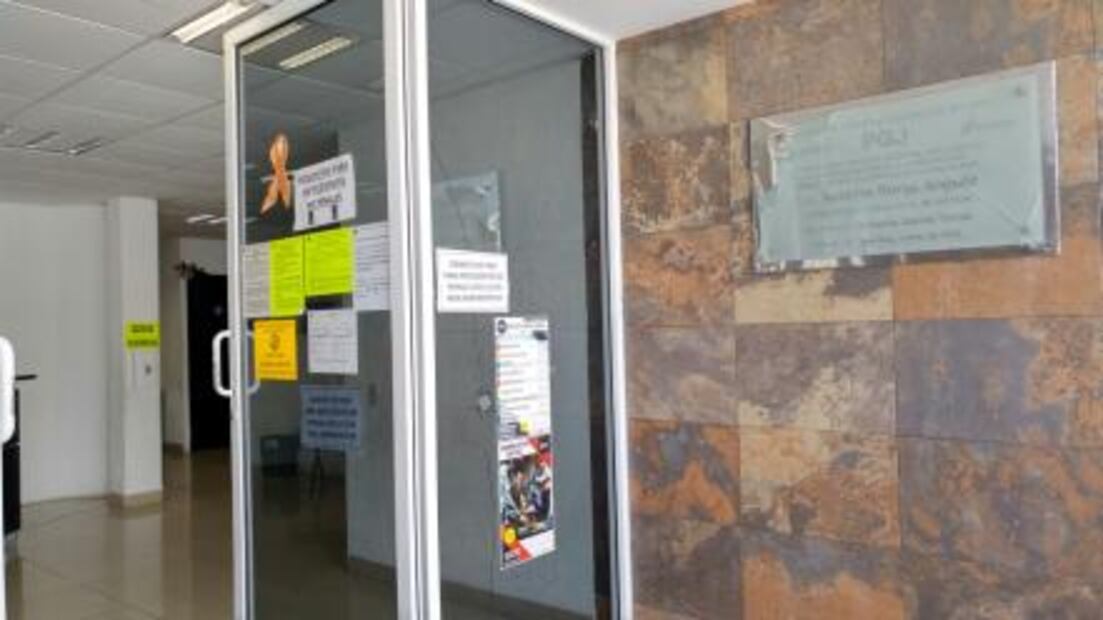 Despiden con honores a policía fallecido en ataque a Fiscalía en Cancún