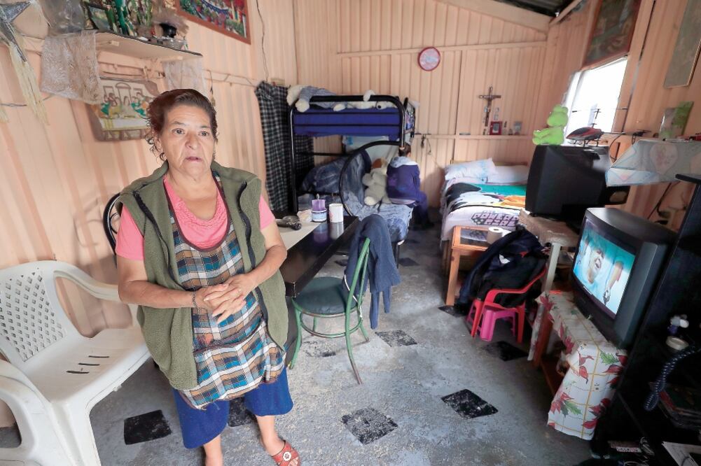 Marta Mejía vivía en un departamento en el barrio de Santa María la Ribera, delegación Cuauhtémoc, luego del terremoto de 1985 llegó a Corredor 13 sobre la calle del mismo nombre, a un albergue presuntamente provisional. (Fotos: IRVIN OLIVARES)