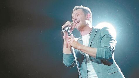 Suspiros y recuerdos en el show de Lucyano