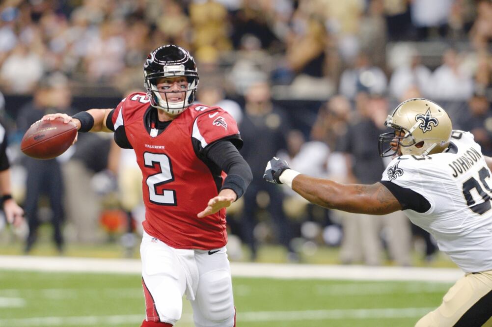 Falcons busca su segunda temporada con marca de 6-0 en los últimos cuatro años; el equipo ha venido de atrás para sacar las victorias (BILL FEIG. AP)