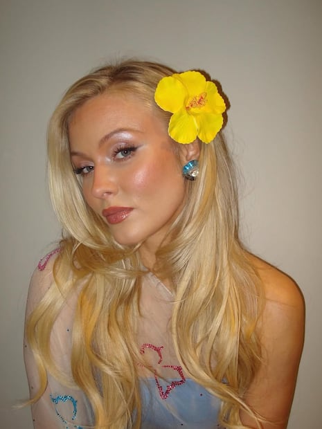 El rubio crema es fácil de mantener. Foto: Instagram @zaralarsson