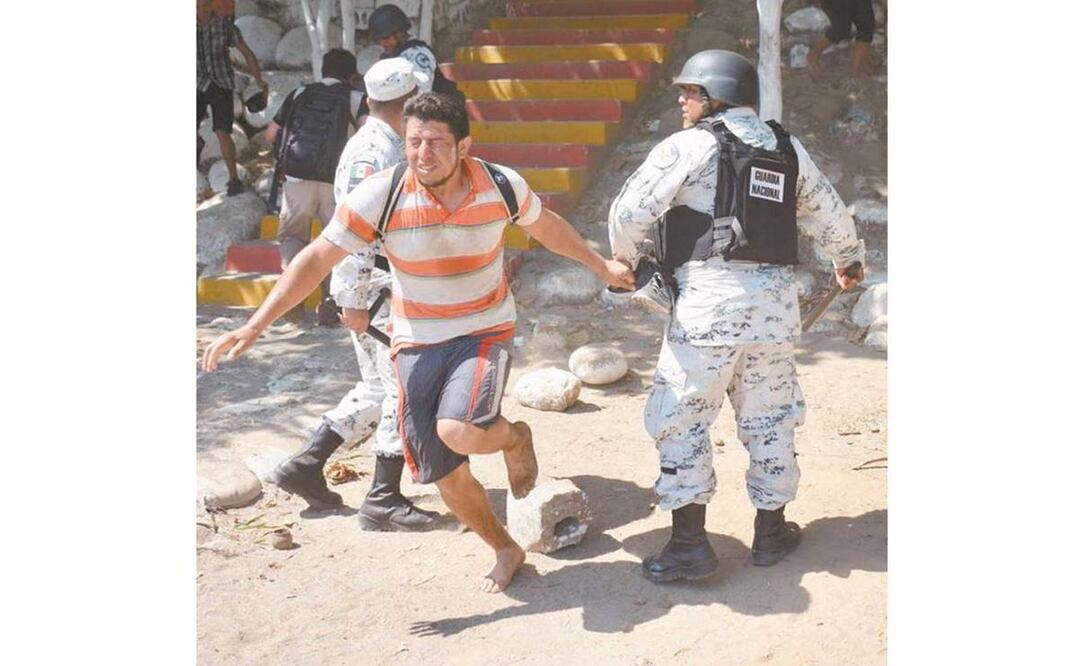 Miembros de la GN agredieron a migrantes con toletes y piedras. Foto: ARCHIVO EL UNIVERSAL