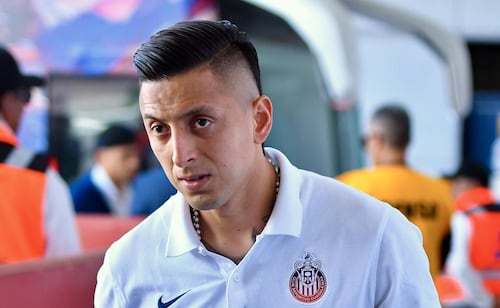 Chivas recibe oferta europea por el Piojo Alvarado