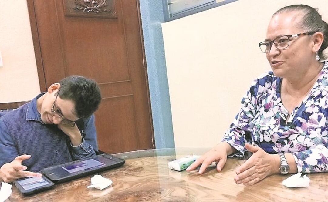 Fue diagnosticado con cuadriparesia espástica a los 11 días de haber nacido. La primaria la cursó con ayuda de un asistente. Al llegar a la preparatoria se apoyó en la tecnología. El joven de 28 años prevé terminar su maestría. (DINORATH MOTA. EL UNIVERS)