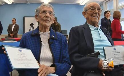 Hermanos se gradúan a los 90 años de la secundaria en EU