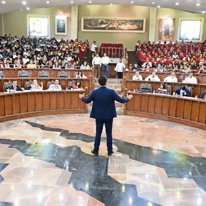 Seis jóvenes de cinco regiones de Guerrero participaron en el certamen estatal de oratoria; expusieron temas como violencia, pobreza y migración. SALVADOR CISNEROS. EL UNIVERSAL