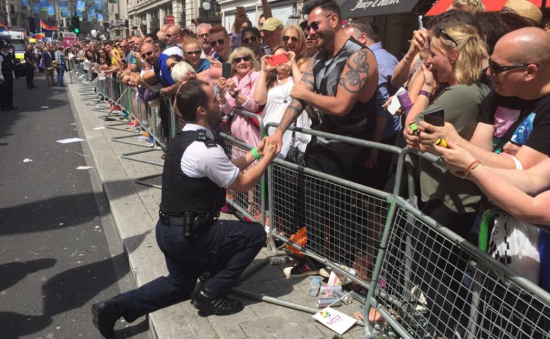 Policías se comprometen en marcha gay de Londres