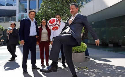 De zumba a bailar con burros: políticos hacen circo maroma y teatro por el voto