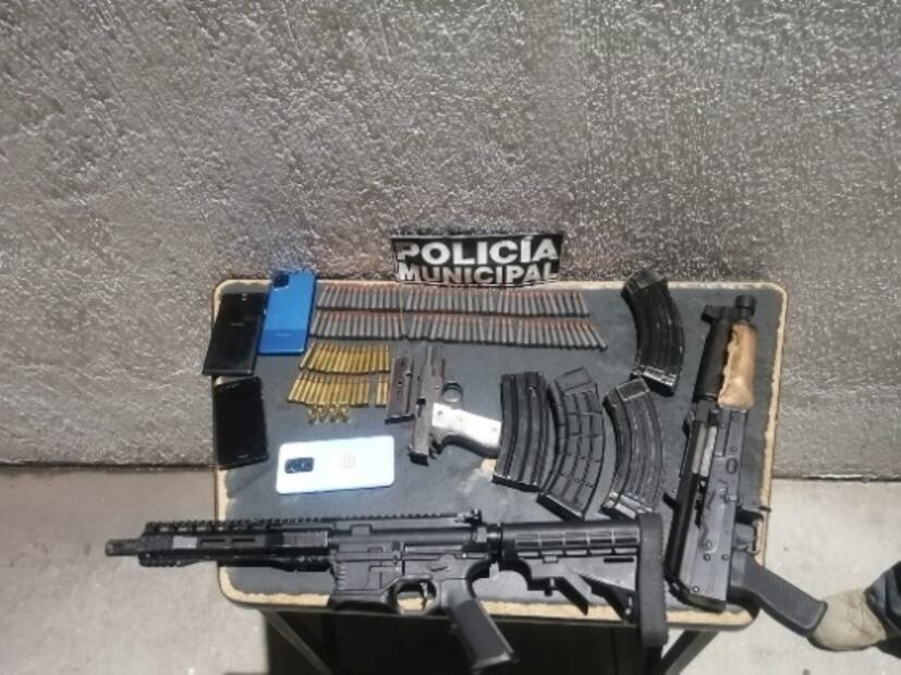 Abandonan camioneta con fusiles de asalto en Celaya, Guanajuato