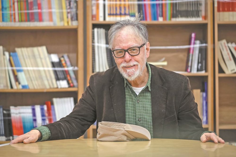 El 30 de noviembre, David Huerta recibirá el Premio FIL en Guadalajara. El escritor ha alternado poesía con traducción, ensayo, periodismo cultural y docencia . ARCHIVO EL UNIVERSAL