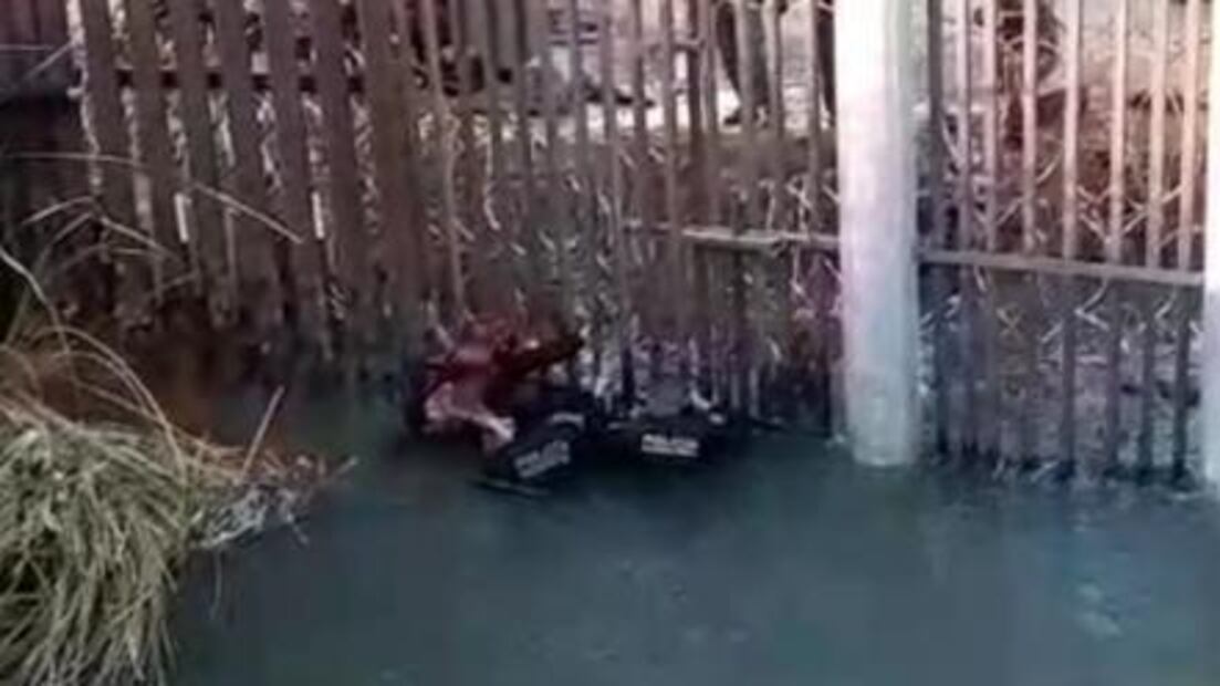 Policías salvan de morir ahogada a familia hondureña en Sonora