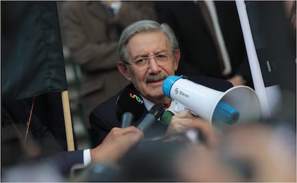 Luis María Aguilar: tratamos de hacer lo posible, no siempre se puede; ministro saluda a manifestantes