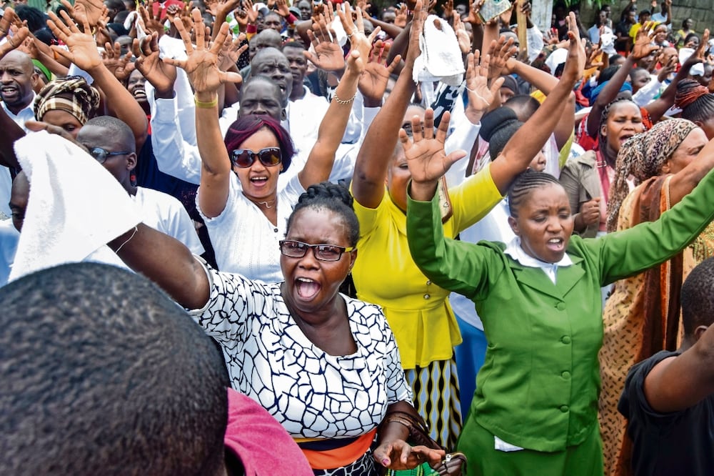 Seguidores del pastor Ezekiel Odero, ligado al líder de la secta Mackenzie Nthenge, pidieron que sean liberados. Foto: Gideon Maundu / AP
