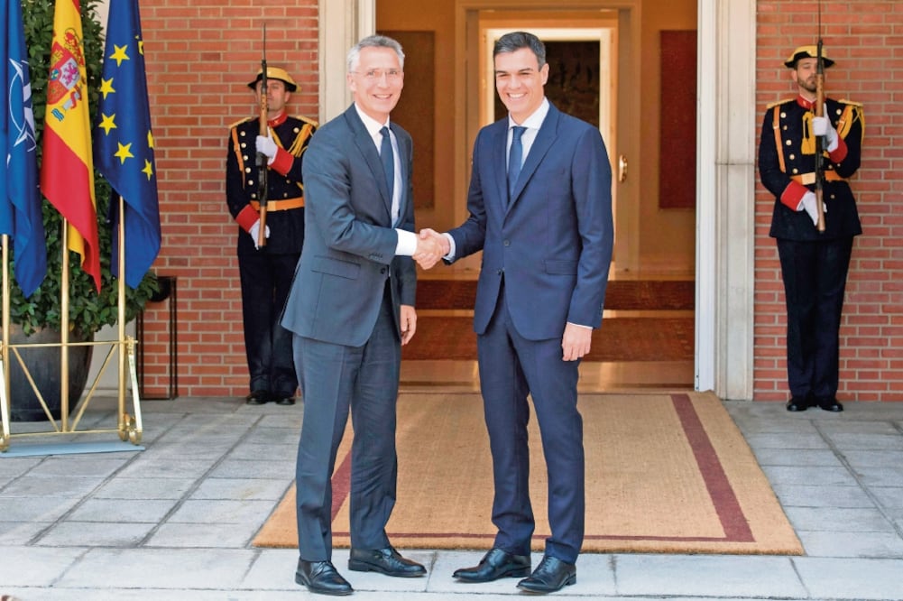 Jens Stoltenberg, secretario general de la OTAN, con el presidente de España, Pedro Sánchez, el pasado 3 de julio en el Palacio de la Moncloa, en Madrid. Foto: AFP