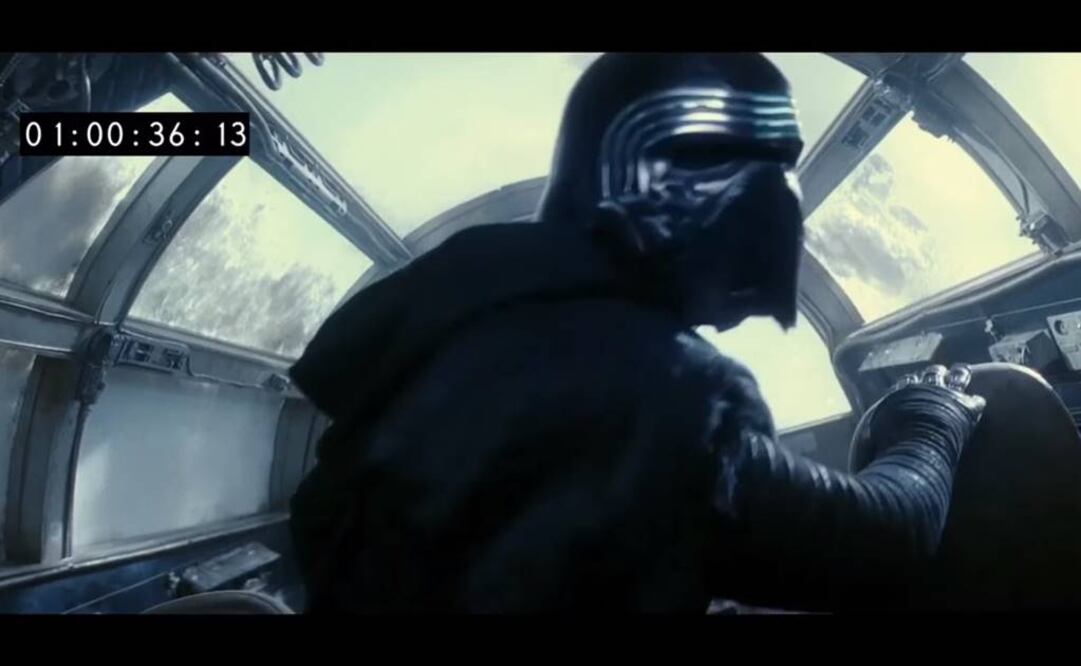 En una de estas secuencias se puede observar al villano Kylo Renn dentro del Halcón Milenario. (FOTO: Especial)