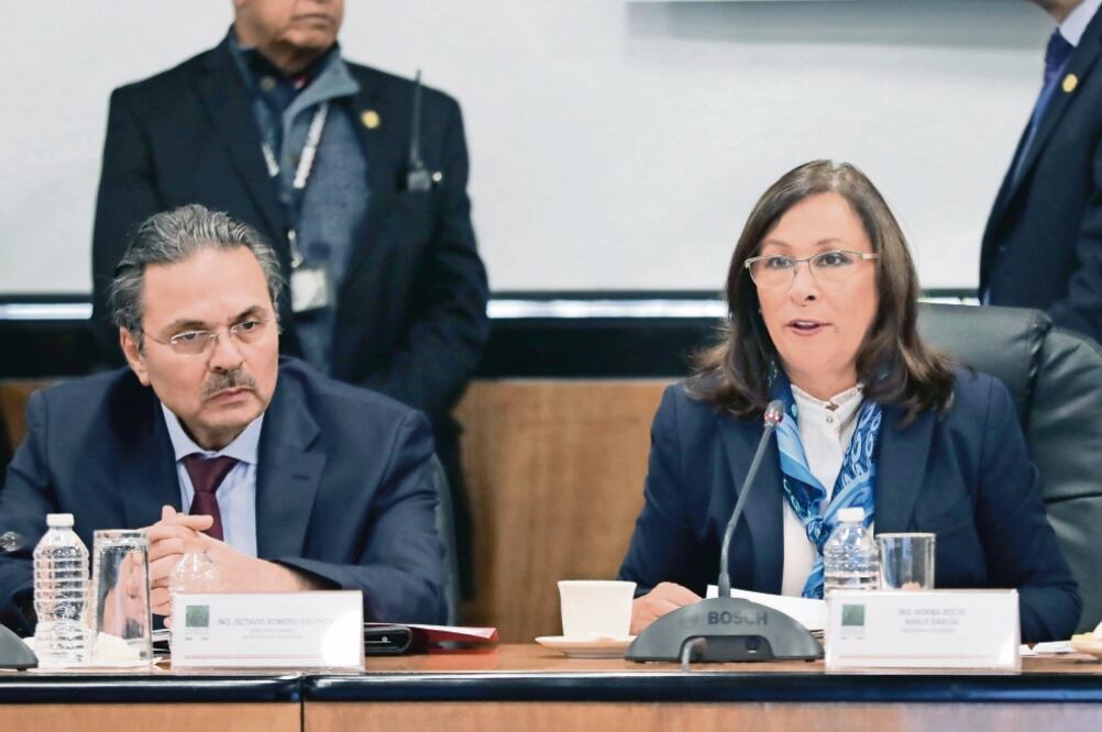 El director de Pemex, Octavio Romero, y la secretaria de Energía, Rocío Nahle, durante la comparecencia en San Lázaro. (LUCÍA GODÍNEZ. EL UNIVERSAL)