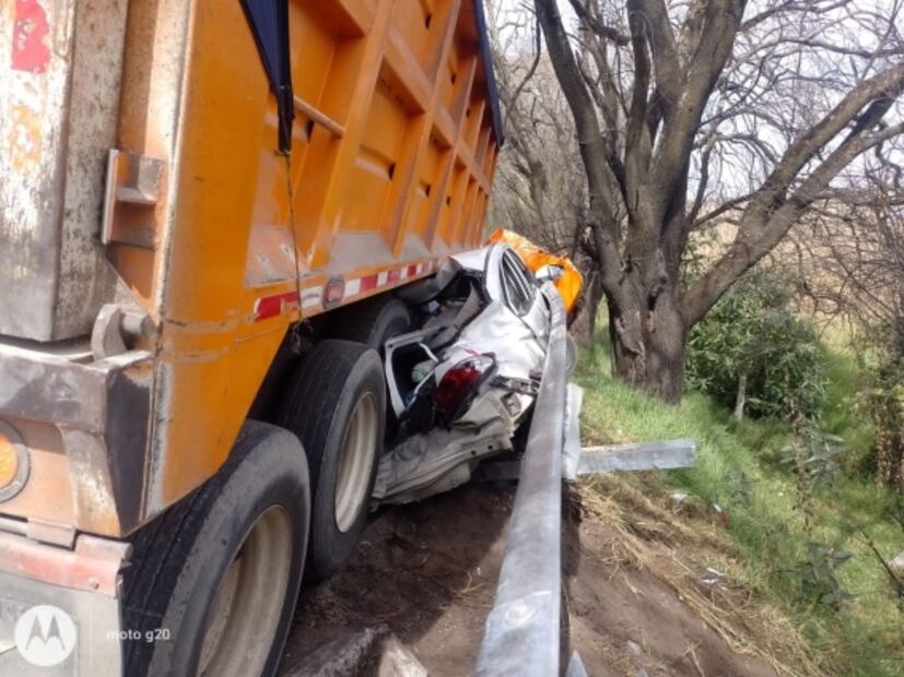 Tráiler sin frenos impacta varios autos en autopista Toluca- Atlacomulco; deja 3 muertos y 6 lesionados