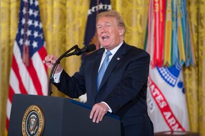 Trump anuncia plan para restringir inversiones chinas en EU