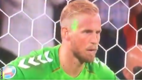 UEFA abre expediente contra Inglaterra por láser utilizado contra Schmeichel