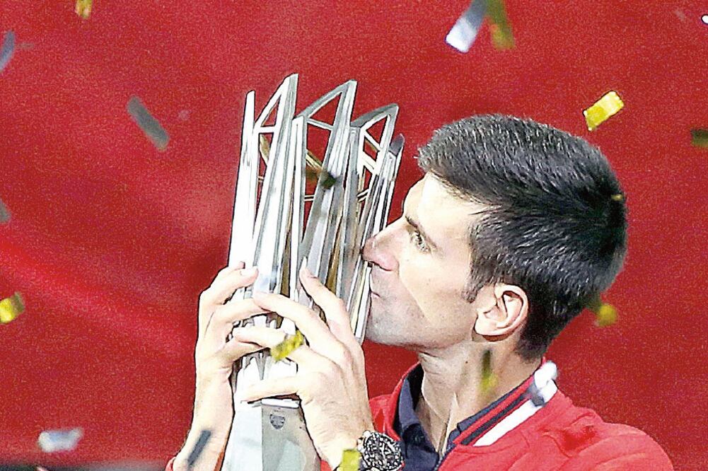 ‘Nole’ celebró por tercera vez el Masters 1000 de Shangai (FAN JUN. XINHUA)