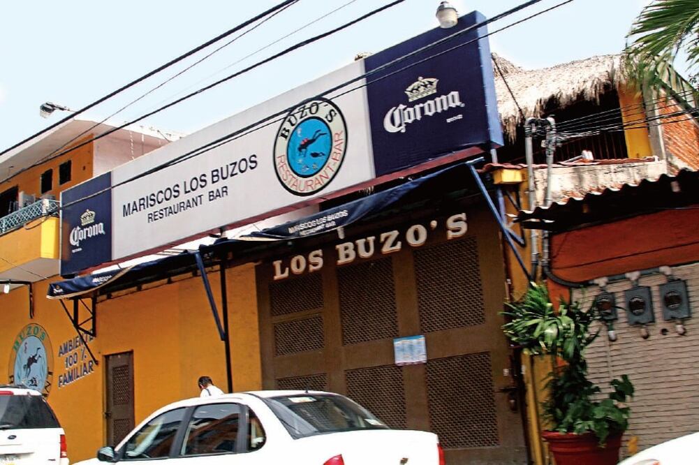 En el encuentro con autoridades de los tres niveles de gobierno y delincuentes, los comerciantes planean abordar la problemática que las actividades ilícitas generan, entre las que destacan el cierre de negocios (BERNARDINO HERNÁNDEZ CUARTOSCURO)