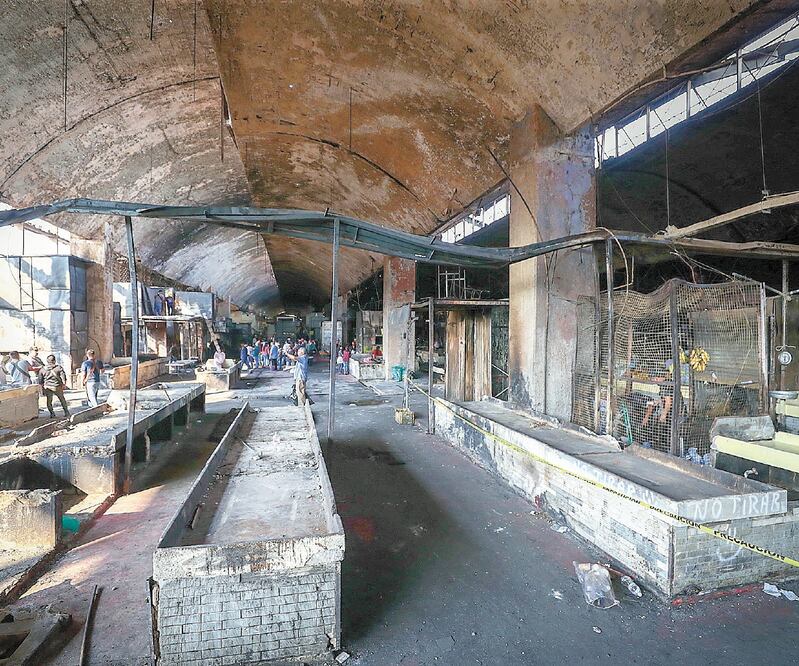 En diciembre del año pasado los mercados de La Merced y San Cosme fueron parcialmente consumidos por las llamas, que de acuerdo con los resultados de los peritajes realizados fueron ocasionadas por cortoscircuitos. FOTOS: ARCHIVO EL UNIVERSAL