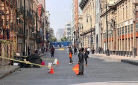 Retiran vallas en Madero tras protestas de comerciantes; acceso al Zócalo sigue restringido por plantón de la CNTE