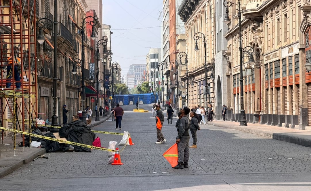 Retiran vallas en Madero tras protestas de comerciantes. Foto: Arturo Ordaz Díaz