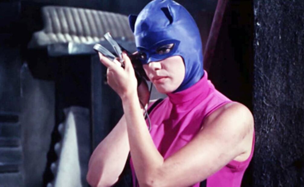 Fueron pocos los gadgets que la Mujer Murciélago mostró en su cinta, pues su principal arma eran sus habilidades de luchadora. Foto: IMDb.