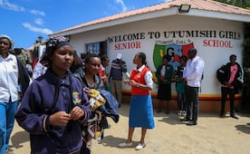 Incendio en escuela de niñas deja 16 estudiantes muertas en Kenia; se desconoce la causa del fuego