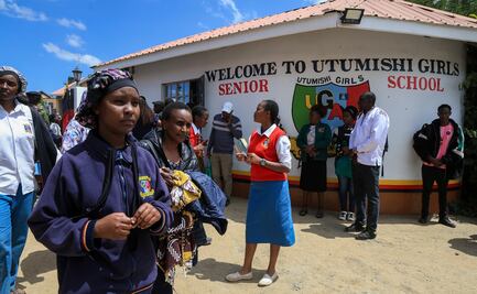 Incendio en escuela de niñas deja 16 estudiantes muertas en Kenia; se desconoce la causa del fuego
