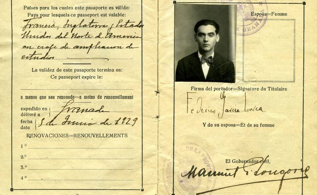 Fotografía tomada al pasaporte personal de Federico García Lorca. (FOTO: EFE)