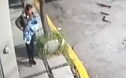 Captan en video el momento exacto en que mujer abandona a bebé en calles de Tlalnepantla