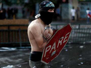 De "PareMan" al perro "matapacos": los héroes de las protestas en Chile