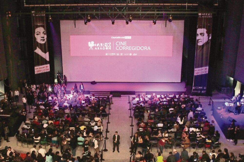 Miguel Ángel Mancera, titular del GDF, inauguró el FARO en lo que era el cine Corregidora, abandonado durante 22 años (ARIEL OJEDA. EL UNIVERSAL)