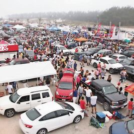 Blindan carreteras para recibir a turistas
