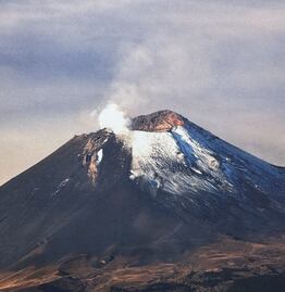 La historia de amor entre Rafael Doníz y los volcanes de México en 130 imágenes