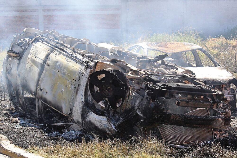 Los inconformes mantenían tomada la Presidencia Municipal desde hace una semana en demanda de obras públicas en el municipio, elementos de la policía estatal intentaron desalojarlos, por lo que hubo un enfrentamiento (OMAR CONTRERAS. EL UNIVERSAL)